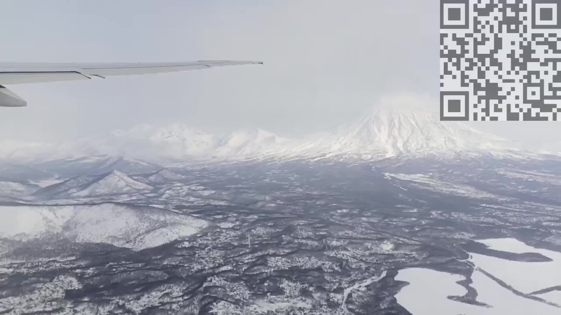 Взлет с аэропорта Елизово зимой. Камчатка. Сопки и вулканы