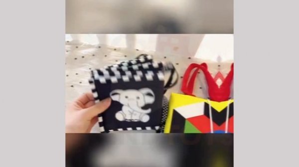 Развивающая книжка шуршалка для малышей TrendToys с погремушкой. SDM014