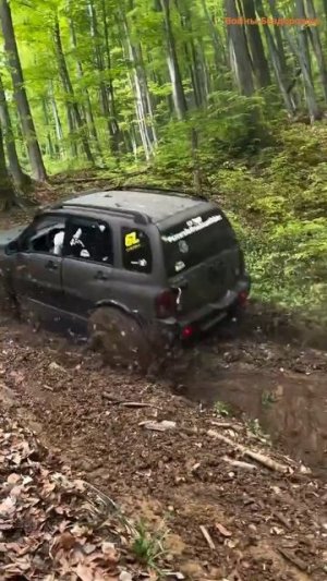 Вот эта мощь, словно влетел в гору по грязи.