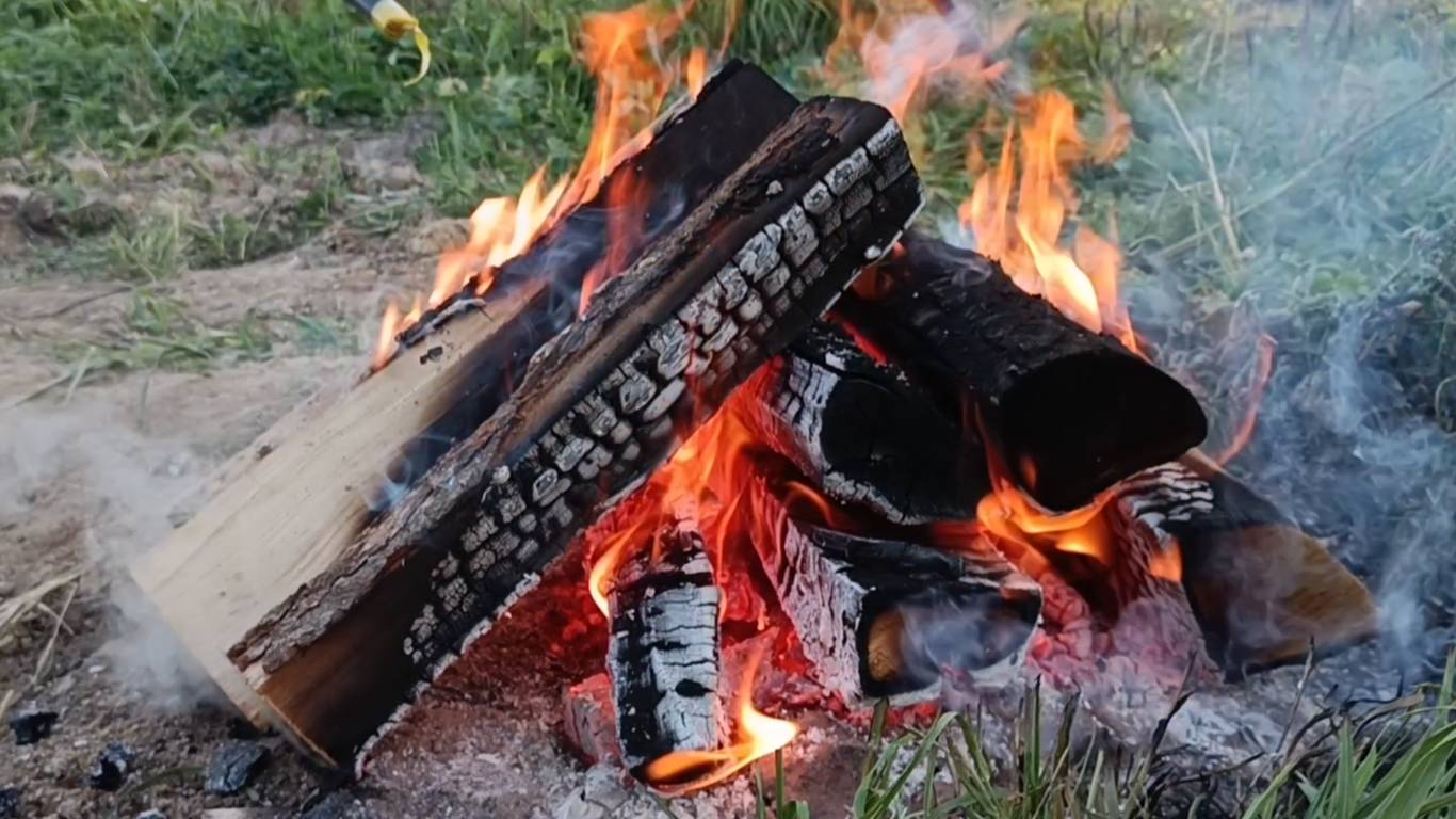 Костёр, огонь и беседы на фоне