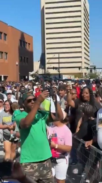 Теренс Кроуфорд на параде в его честь в родной Омахе смотреть онлайн