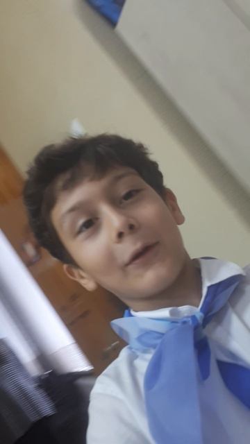 нам разрешила другая учительница взять телефон в школе😎😏