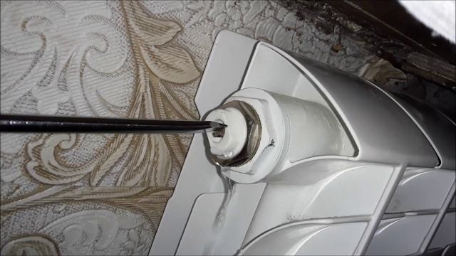 Как спустить воздух из батареи отопления смотреть онлайн