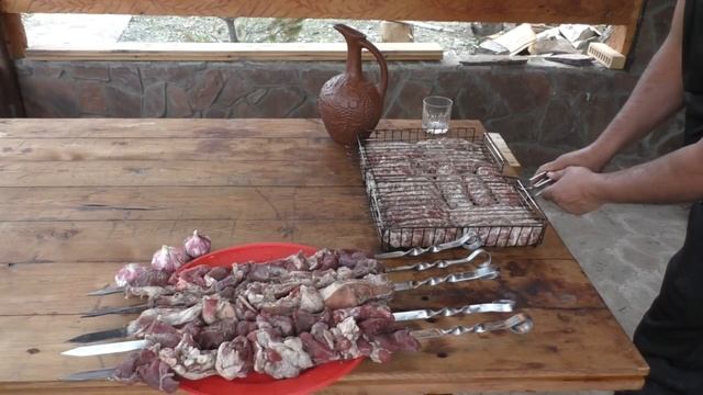 ГОРЦЫ НА КАВКАЗЕ ПИТАЮТСЯ ТАК смотреть онлайн