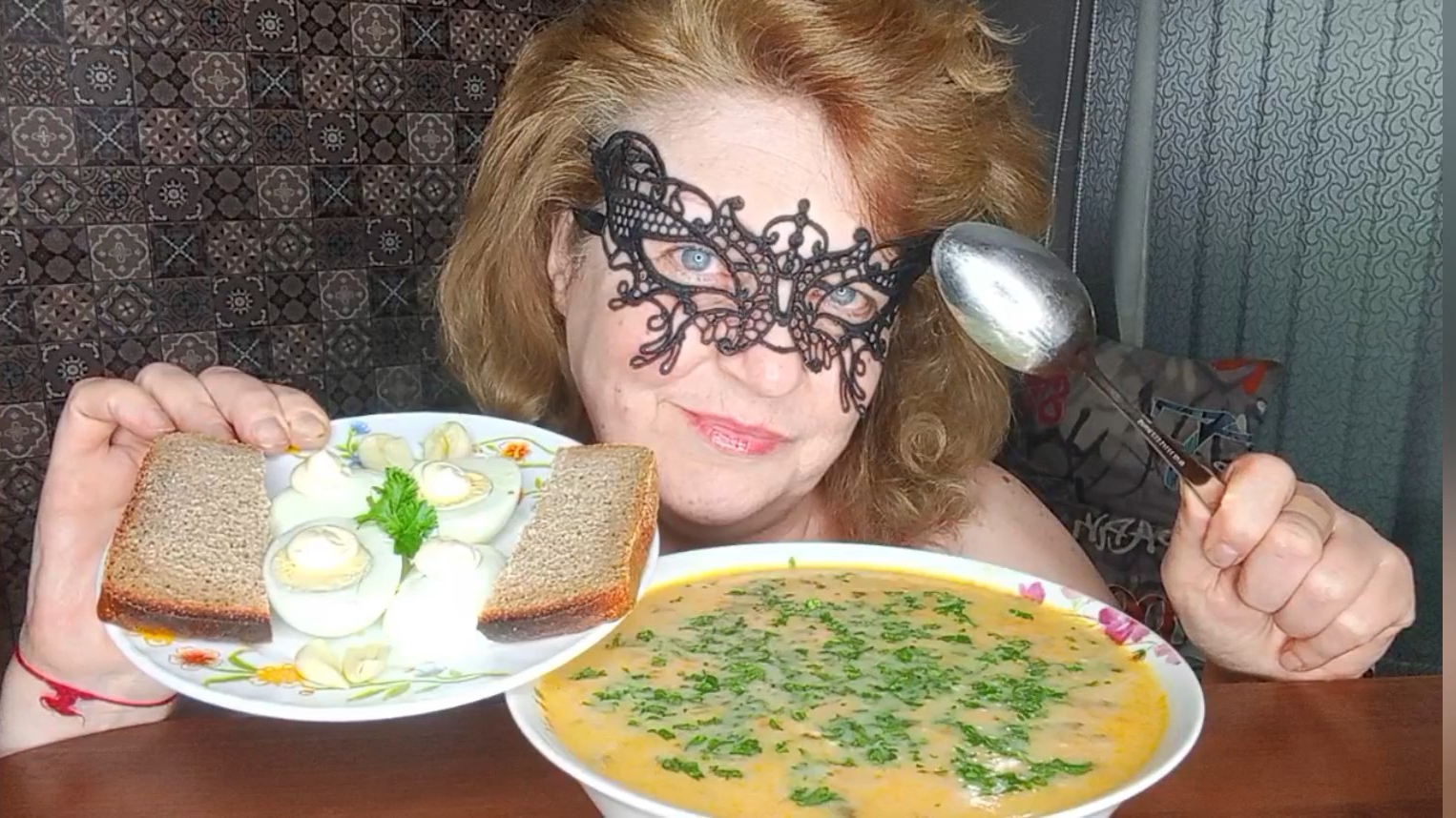 "ЧЕСНОЧНЫЙ🧄ЛАЙФХАК И НЕДОРАЗВИТЫЙ СУП" МУКБАНГ/ЕДАНАКАМЕРУ/ смотреть онлайн