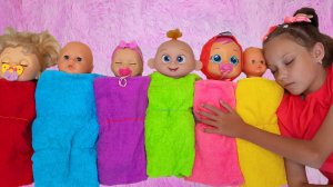 Лиза и ее забавная история с куклами / Видео для детей / Играем в прятки с куклой и Лизой