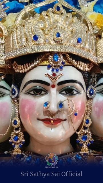 Ом Шри Саи Рам 🙏 🪷Богиня Каларатри — Мать, защищающая преданных от вреда.