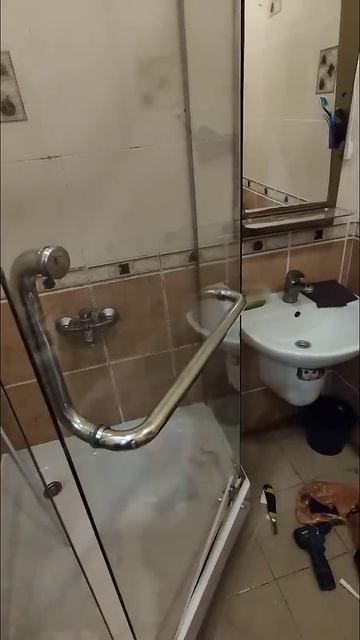 Зачем нужна прозрачная душевая кабина?