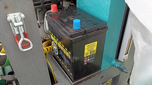 Установил АКБ.