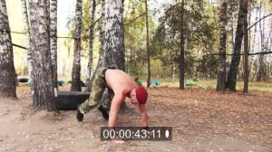 Офицер спецназа выполняет норматив Британского спецназа