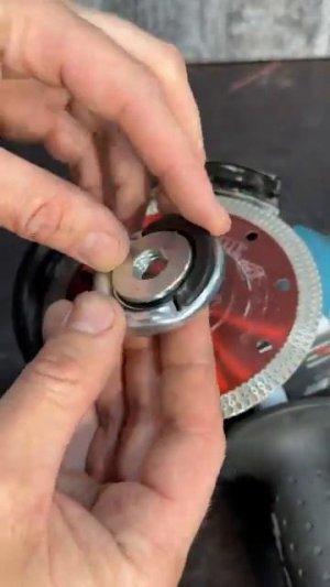 Быстрозажимная план-шайба от фирмы Практика для угловых шлифовальных машин 😉