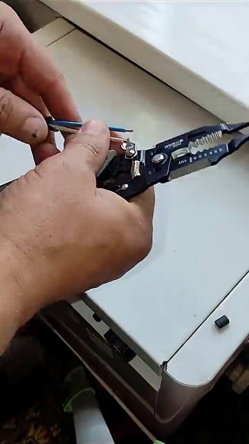 Этот инструмент для зачистки проводов, который стоит попробовать!