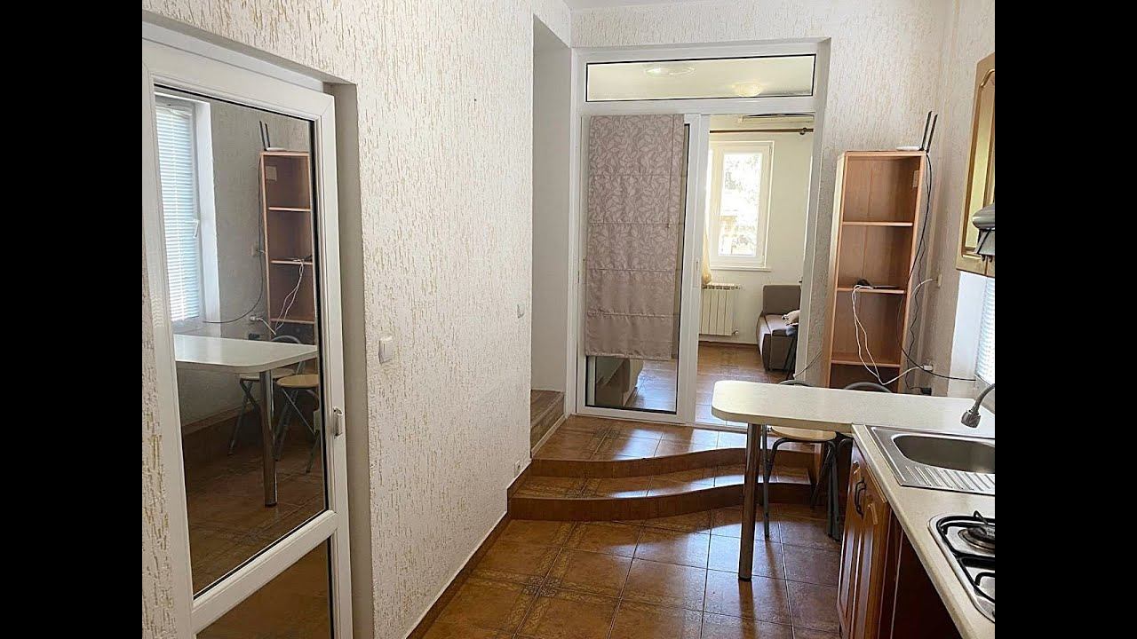 Обзор 2-комнатной 2-уровневой квартиры на продажу в Ялте, ул. Екатерининская смотреть онлайн