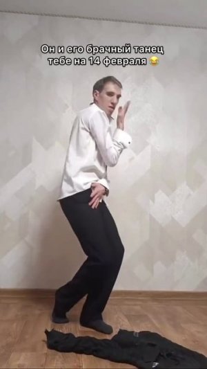 Теперь угадывает, что за модель телефона у неё 😂