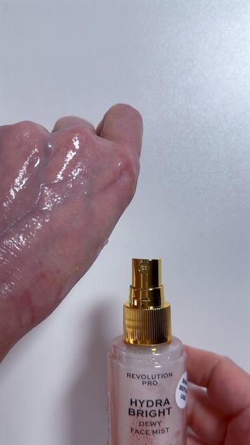 Увлажняющий мист для лица REVOLUTION PRO Hydra Bright Dewy