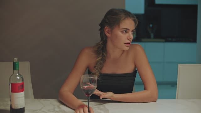 СЖИГАЯ ЗА СОБОЙ МОСТЫ - 2 серия смотреть онлайн