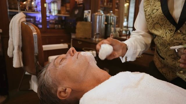 💈A Shave With The Count Like It’s The Early 1900s In Buenos Aires | Museo Barbería La Época 🇦🇷 смотреть онлайн