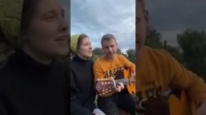 Снова жёлтой листвою ♥️ христианская песня