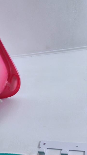 Музыка играет на все подъезды и улицу со вчерашнего вечера спать людям не дают до 23:30 часов 😡 смотреть онлайн