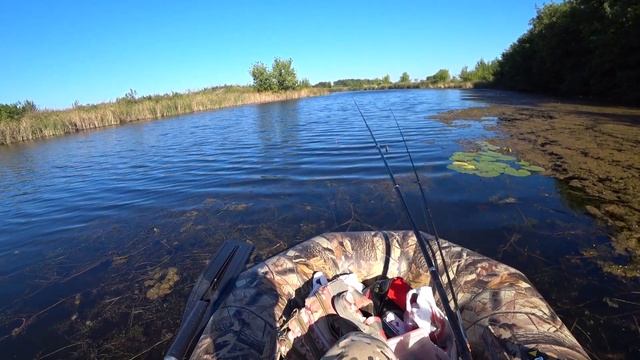 ЛОВЛЯ на СПИННИНГ и ПОПЛАВОК НА МАЛОЙ РЕКЕ в ОКТЯБРЕ