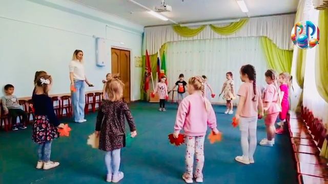 Хоровод  девочек 