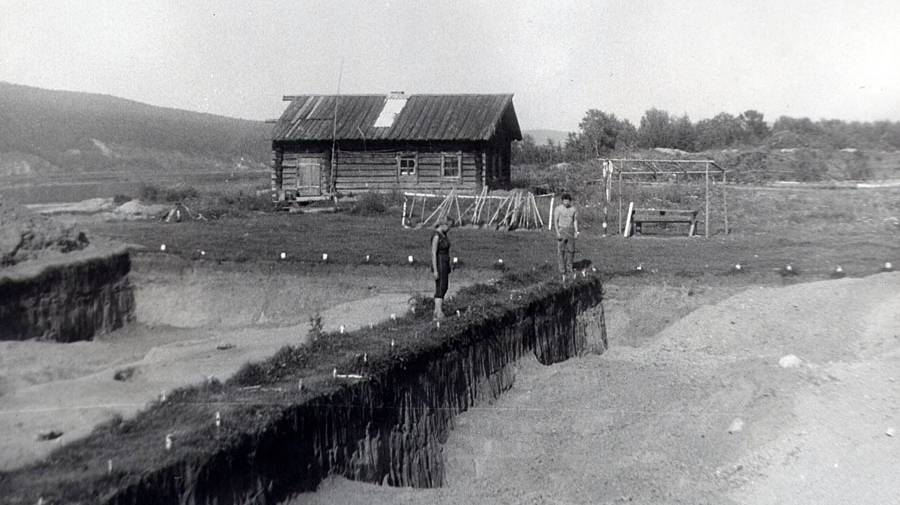 Геологи наткнулись на пустую деревню под Красноярском смотреть онлайн