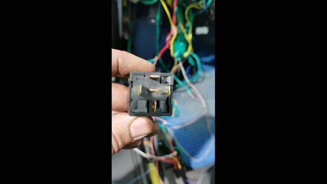 Hyndai Elantra 3 Подключения активатора открытия замка багажника