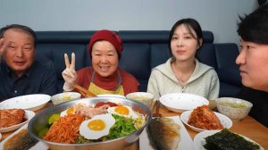 🔥🍲 Мукбанг и Mukbang : КОРЕЙСКАЯ СЕМЬЯ готовит ПИБИМБАП! 🍚 Фирменное блюдо корейской кухни