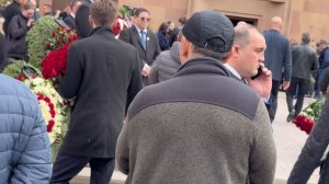 БЕСПРЕДЕЛ !!! ЛАРИСУ ДОЛИНУ ТОЛКНУЛИ НА ПОХОРОНАХ ТИГРАНА КЕОСАЯНА | АРМЯНСКИЙ ХРАМОВЫЙ КОМПЛЕКС