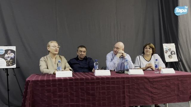 Руководство Бугурусланского театра провело пресс-конференцию в Таре во время гастролей (29.09.2025) смотреть онлайн