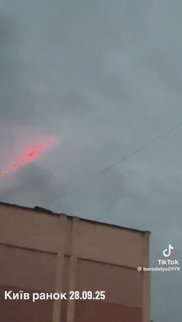 Киев во время вчерашней атаки ВКС РФ. смотреть онлайн