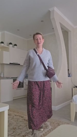 Странненькая:-)   Напялила все лучшее, не снимать контент не могу 😂😂😂