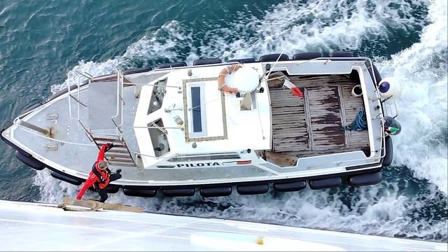 лоцман покидает лайнер