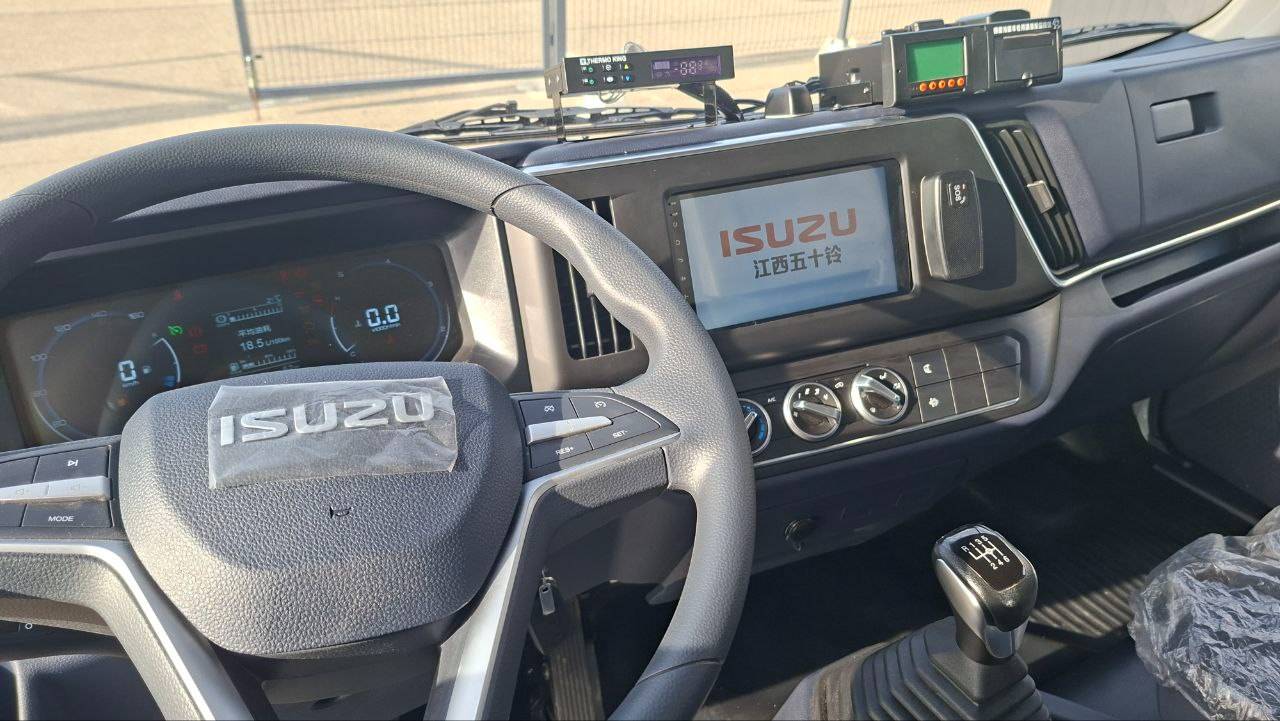 Рефрижератор категории "В" Isuzu Elf с твердой перегородкой кузова и двумя температурными режимаvb смотреть онлайн