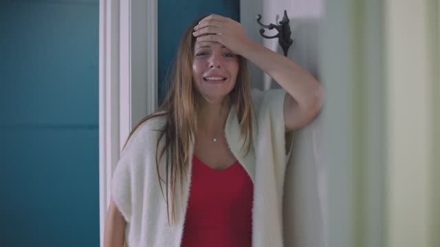 СЖИГАЯ ЗА СОБОЙ МОСТЫ - 1 серия смотреть онлайн