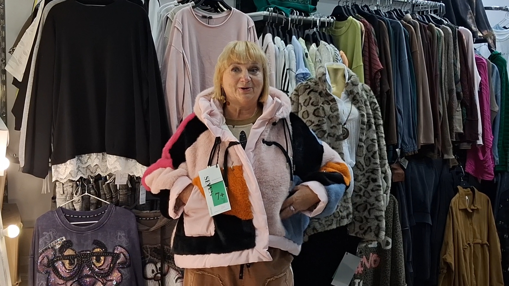 Сумасшедшие дамочки снова на шоппинге.... смотреть онлайн