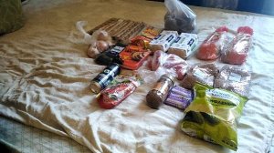 зелёный и белый пакет