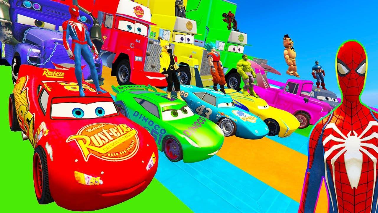 ЧЕЛОВЕК-ПАУК и Маккуин с друзьями речной мега-трамплин ГОНКА С СУПЕРГЕРОЯМИ и трюками на грузовике