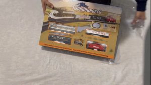 Распаковка игрушечной железной дороги