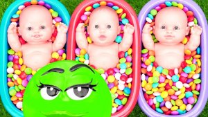 Мультики для детей. Смешиваем конфеты и волшебный слайм. Смотреть онлайн для детей и малышей.