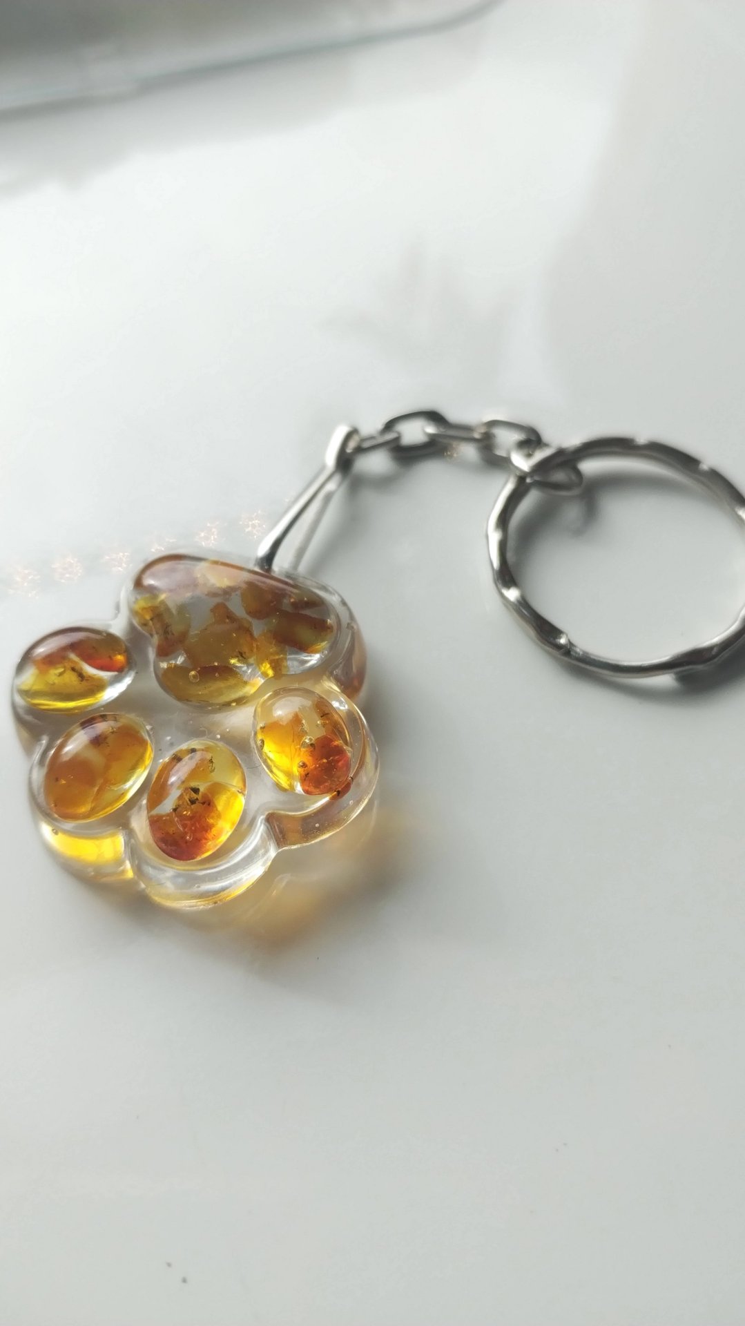 Кошачья Лапка  с янтарем и эпоксидной смолой #брелоксянтерем, #брелоксянтаремкупить, #брелкисянтарем