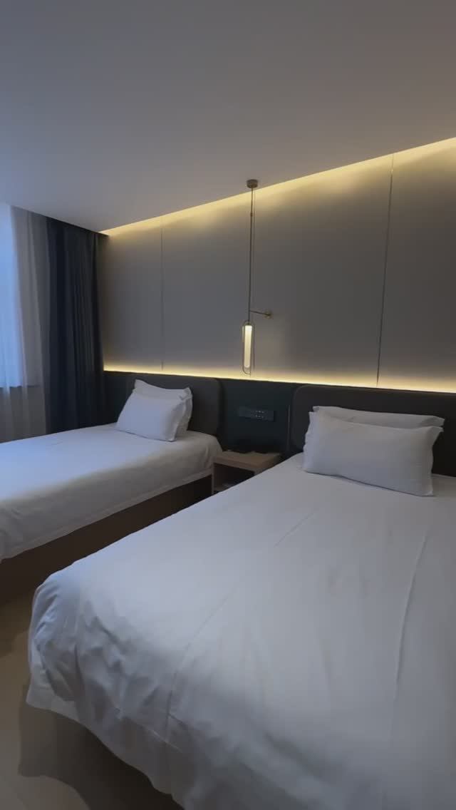 Видеообзор гостиницы Ди Фэн (Jifeng Hotel) г. ХэйХэ, Семейный номер