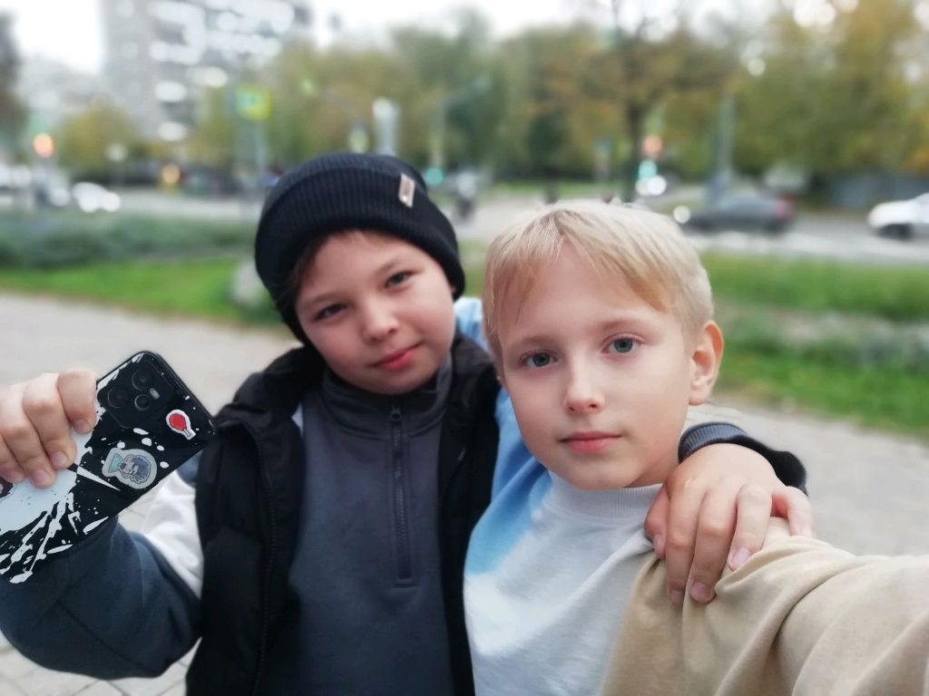 Привет мы здесь тусуемся, заходи