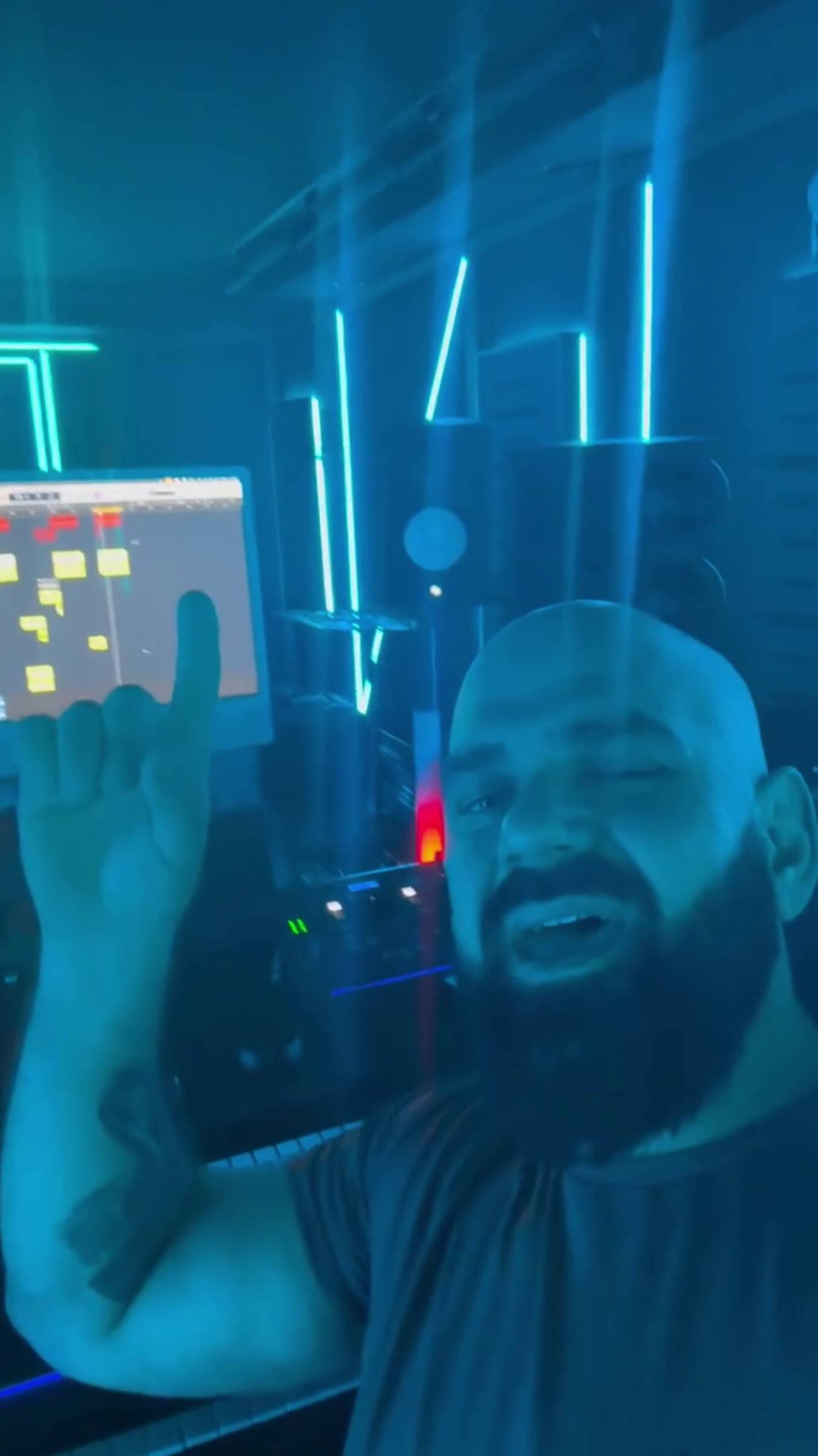 Руслан Богатырёв рассказывает о новом дуэте с Людмилой Соколовой. Премьера: 31 октября 2025 смотреть онлайн