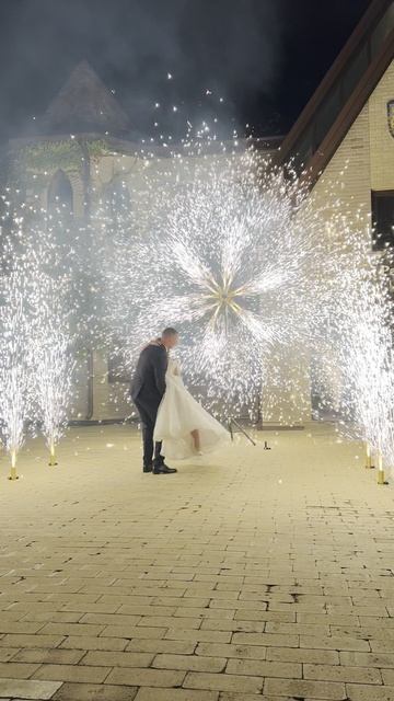 Вертушка цветок на свадьбу, дорожка из холодных фонтанов, вспышки 20.09.25 ШерХоф Азов