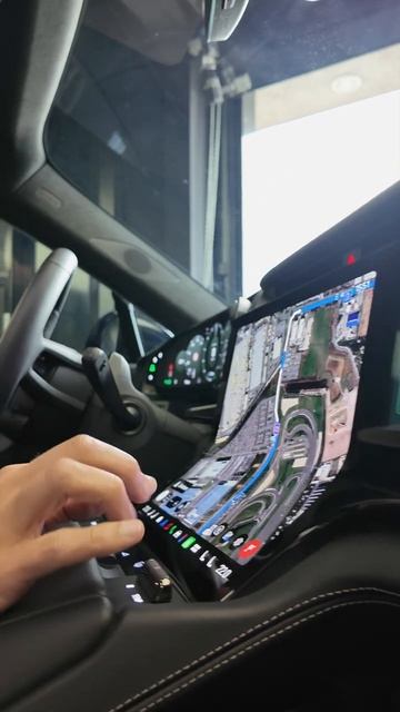 Мультимедиа абсолютно нового PORSCHE CAYENNE ELECTRIC 2026 Porsche-upgrade.ru смотреть онлайн