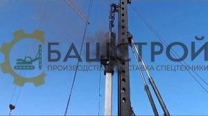 Сваебой КБУРГ-14: производство работ по погружению железобетонных свай.