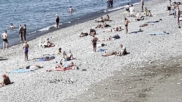 Лазаревское ,пляж , 30 сентября ,полдень