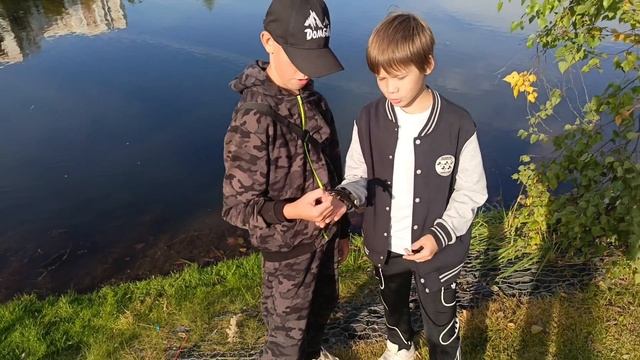 Весёлая рыбалка с друзьями! 🎣