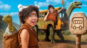 Один день в ПЕРВОБЫТНОЙ ШКОЛЕ! Мой одноклассник Динозавр а учитель Пещерный человек!